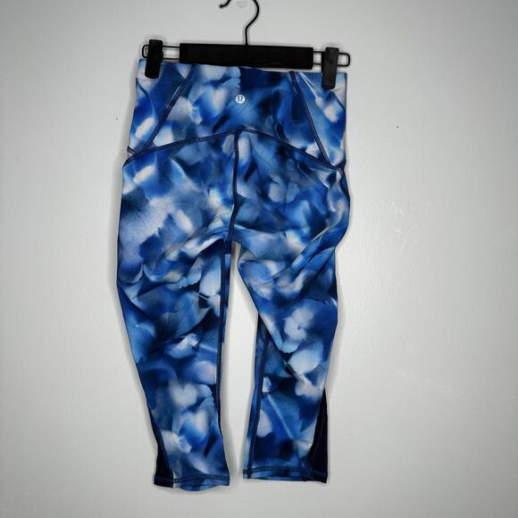 Lululemon Women’s Blue Print Train Times Crop 17" In Mini Blush Blossom Size‎ 4 - Picture 7 of 10